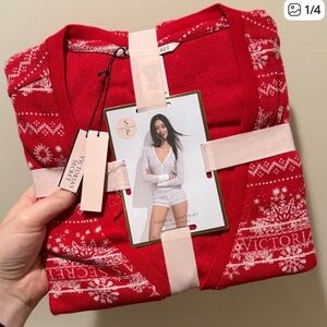 Victoria's Secret Red and White wintry snowflake Pajama Set- brand new!❤️